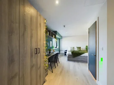Habitación privada en NG3 1BH, imagen 2 de 49
