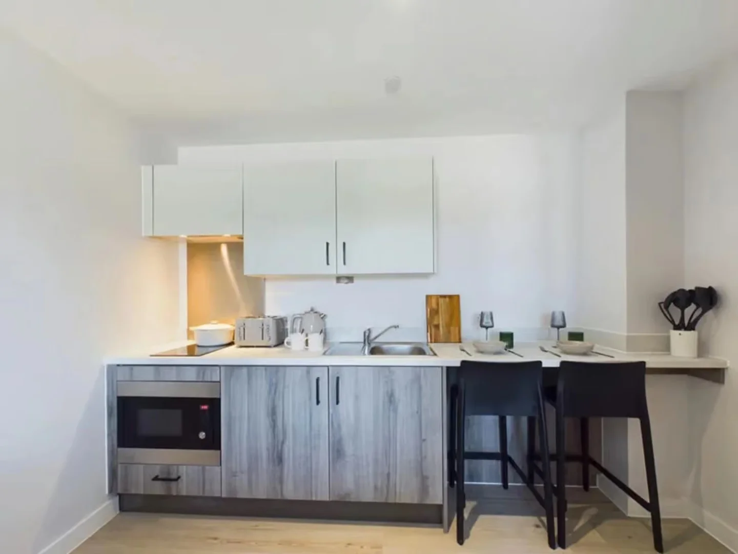Habitación para estudiantes en con área de estudio y facilidades compartidas