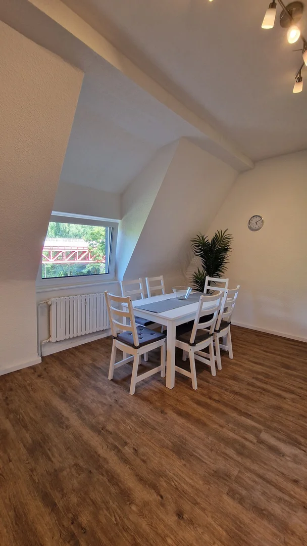 Quarto para alugar em apartamento de estudantes em , totalmente mobilado
