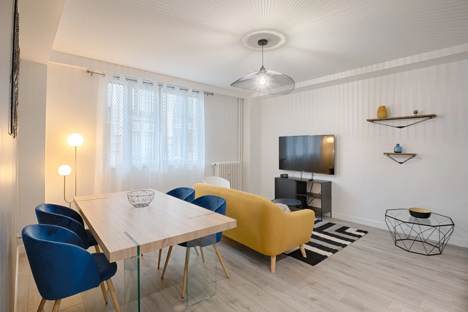 Student-friendly room in  with modern amenities