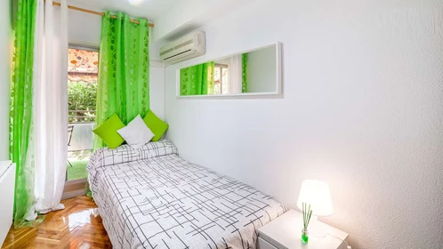 Alquiler de habitación en piso compartido en Alcala-de-henares