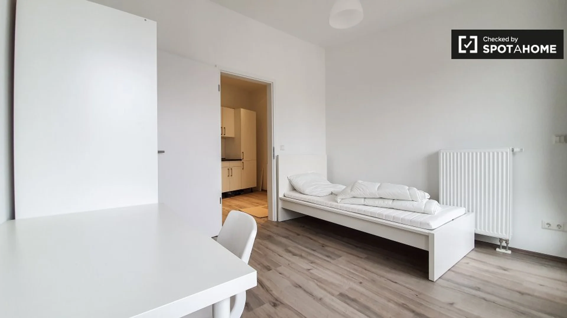 Habitación para estudiantes en  con modernas comodidades