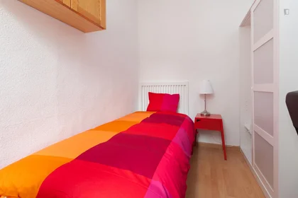Chambre privée à Calle de Jerónima Llorente, image 1 de 10