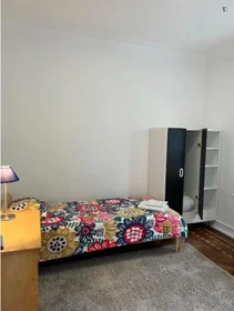 Quarto privado em R. Vasco da Gama, imagem 1 de 10