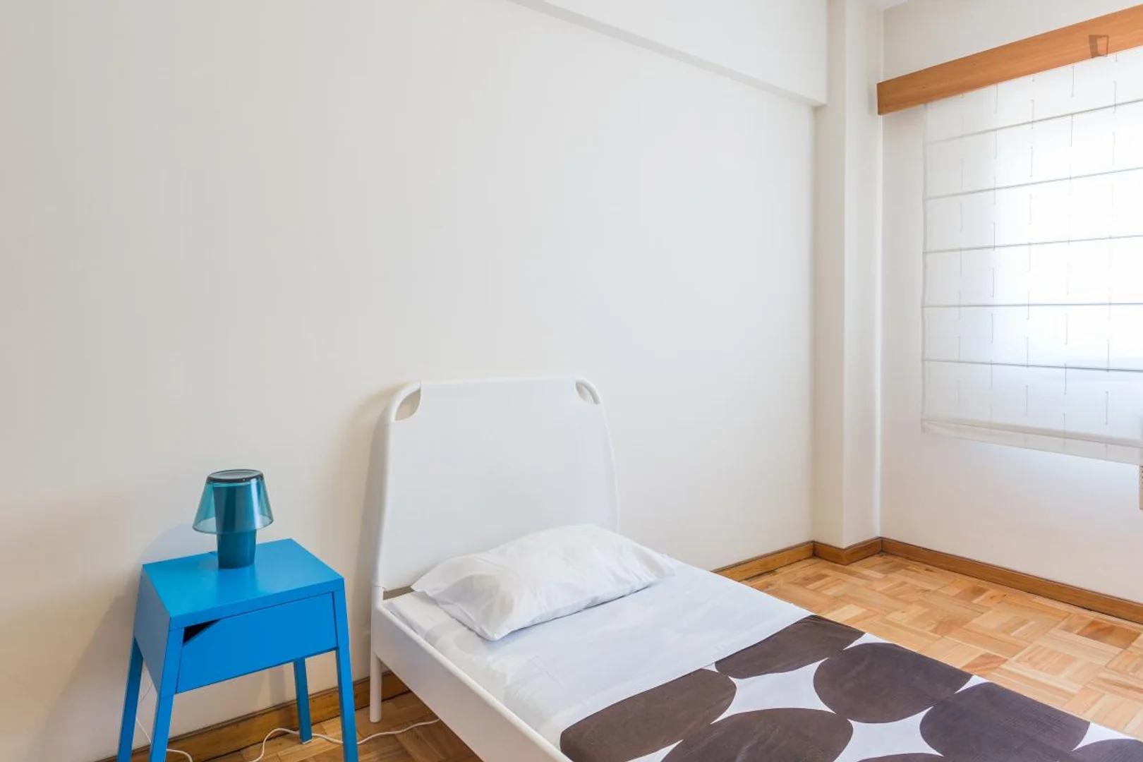 Chambre d'étudiant à avec espace d'étude et installations communes