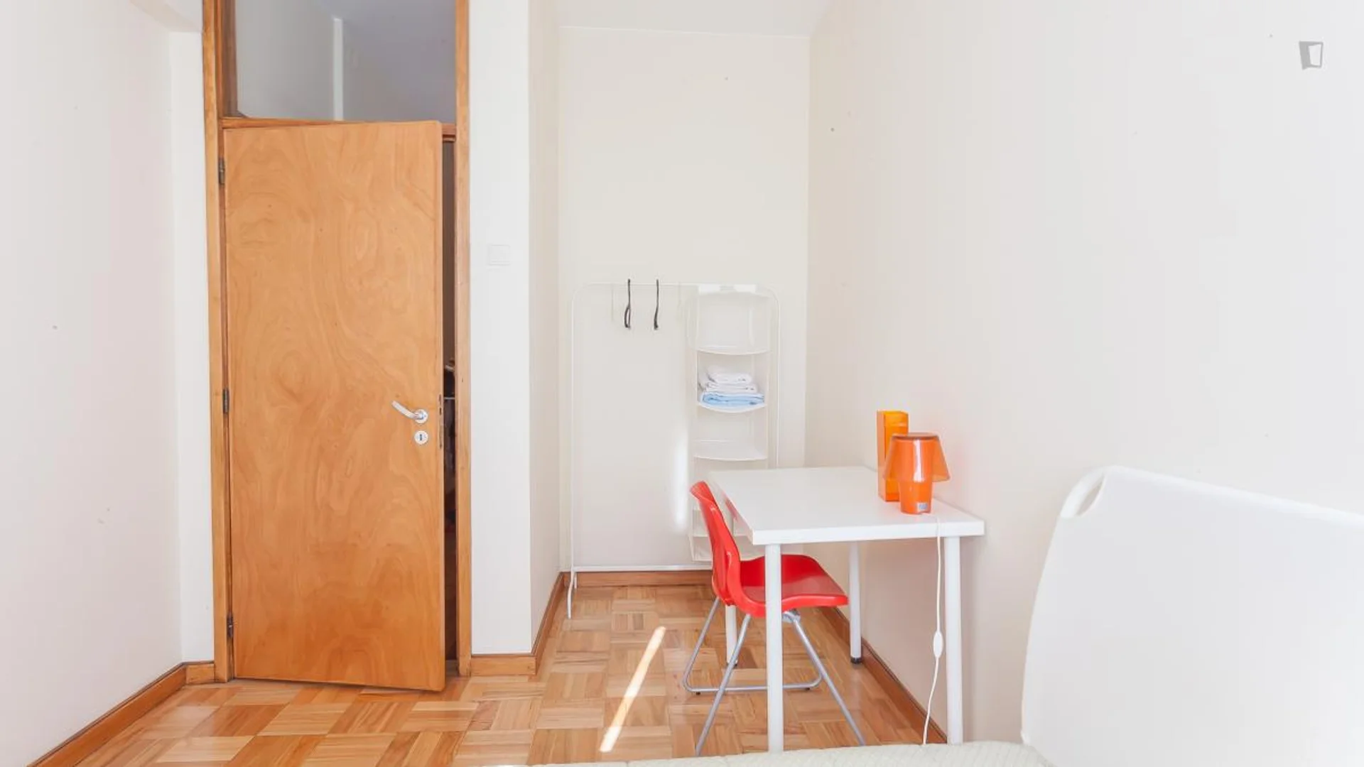 Chambre d'étudiant économique avec emplacement pratique dans