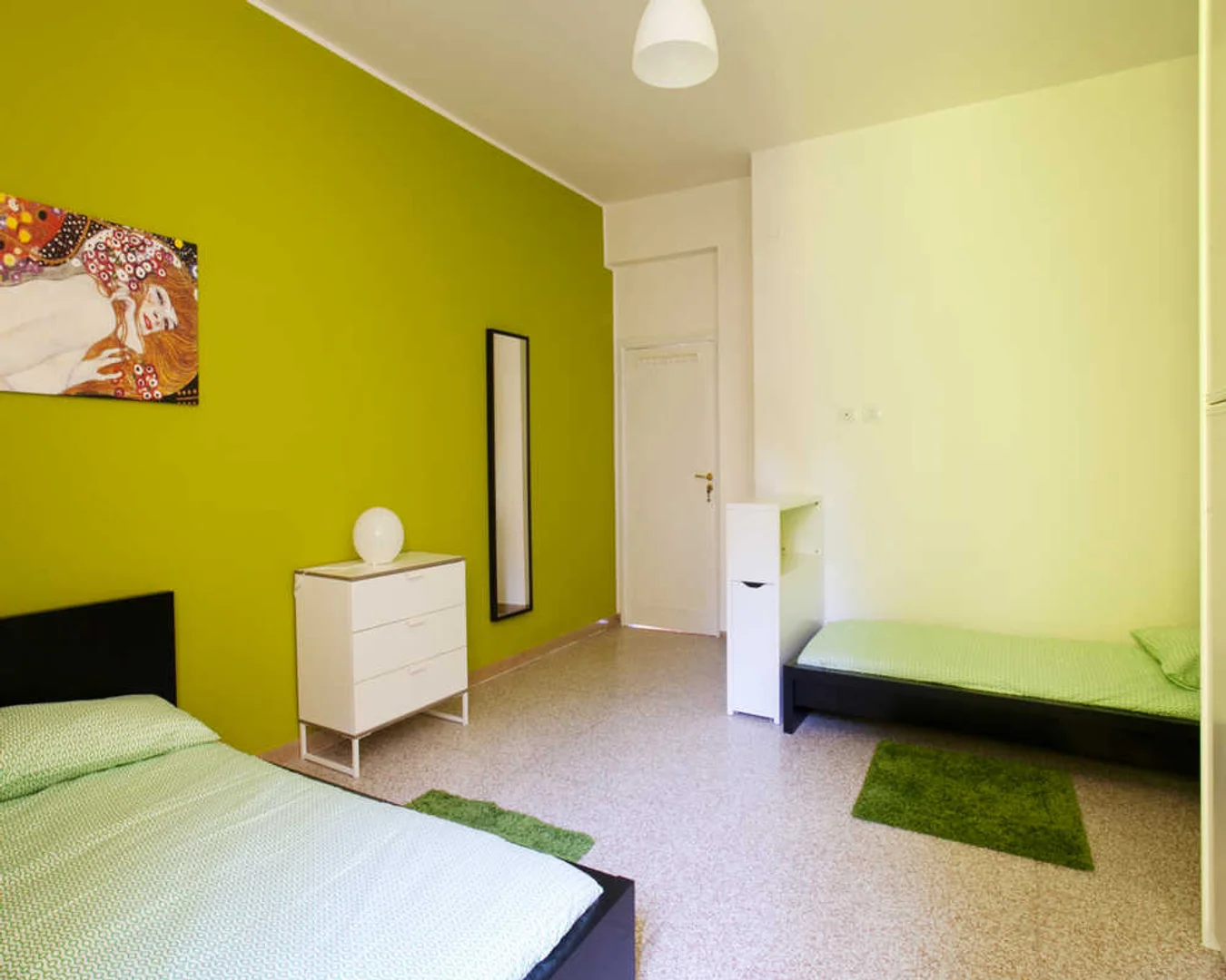 Chambre d'étudiant à avec espace d'étude et installations communes