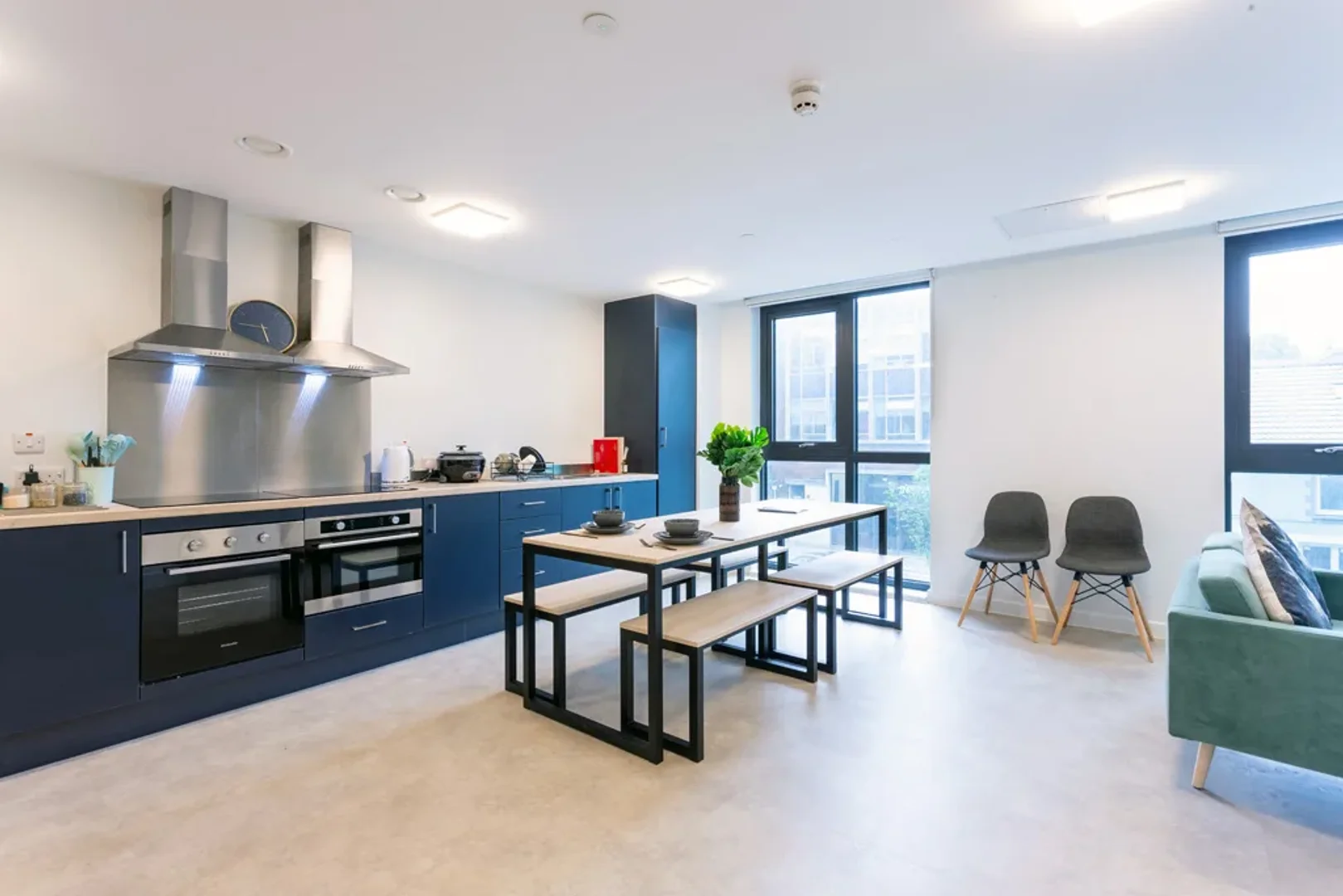 Chambre confortable pour étudiants disponible dans 