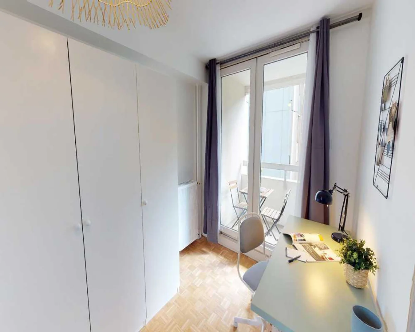 Habitación estudiantil económica con ubicación conveniente en 