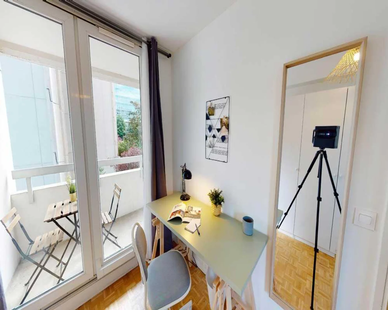 Habitación estudiantil amplia y cómoda en 