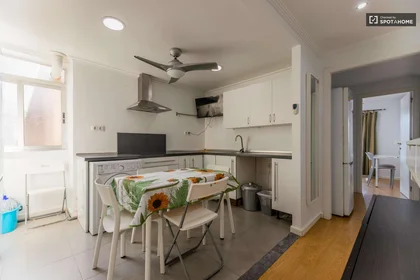 Alojamiento con 3 habitaciones en {area}