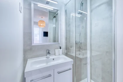 Private room at 11 rue du Docteur Baloux, image 8 of 9