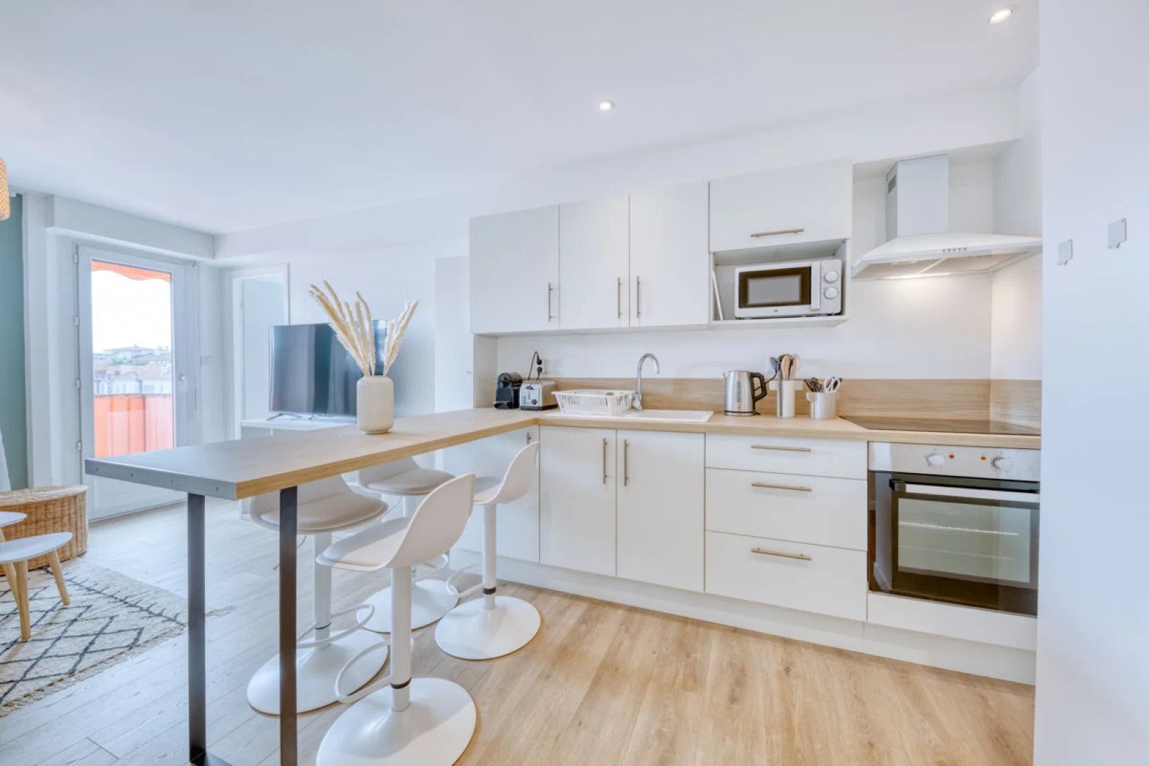 Room for rent in student apartment in , fully furnished