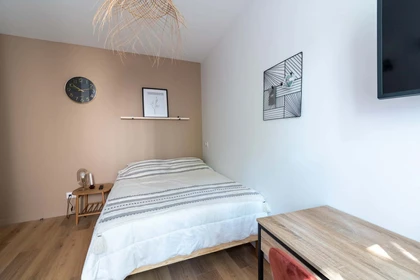 Renting rooms by the month in Dijon