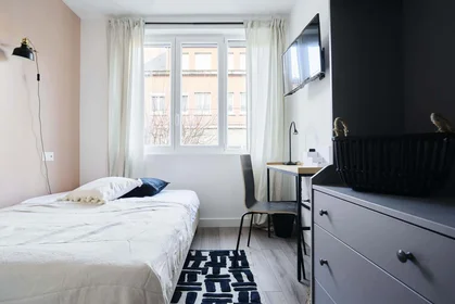 Privatzimmer in der Rue Vieille Poissonnerie, 59300 Valenciennes, France, bild 2 von 17