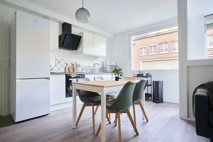 Privatzimmer in der Rue Vieille Poissonnerie, 59300 Valenciennes, France, bild 12 von 17