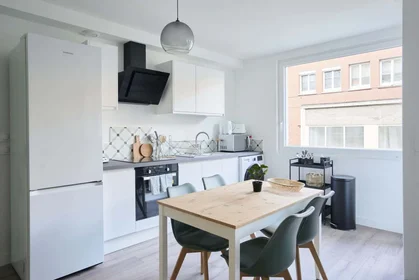 Privatzimmer in der Rue Vieille Poissonnerie, 59300 Valenciennes, France, bild 14 von 17