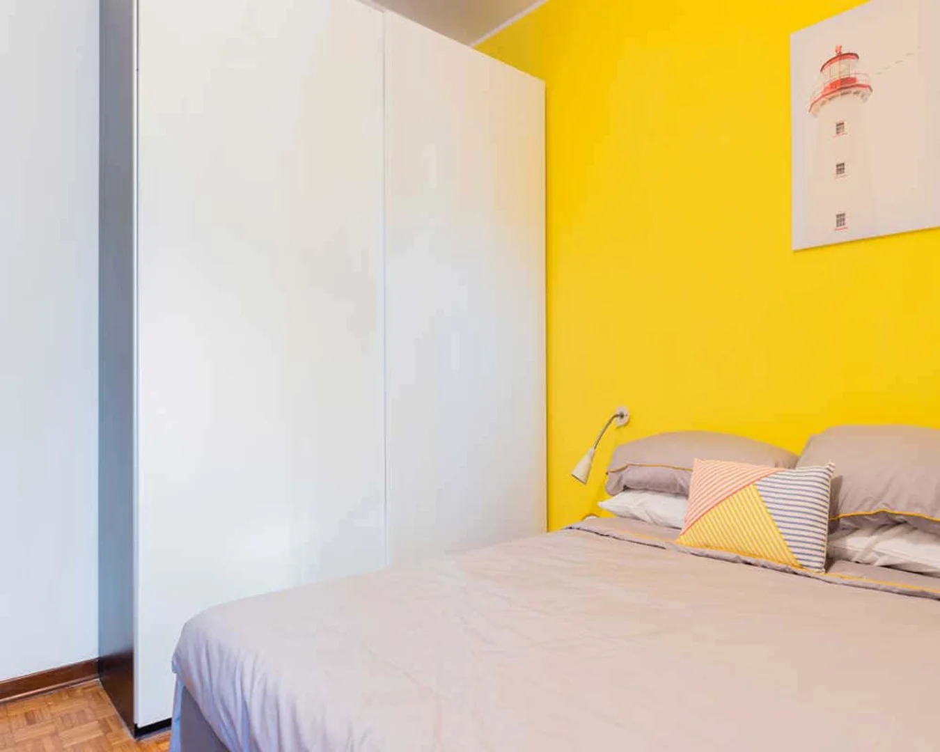 Quarto acolhedor para estudantes disponível em