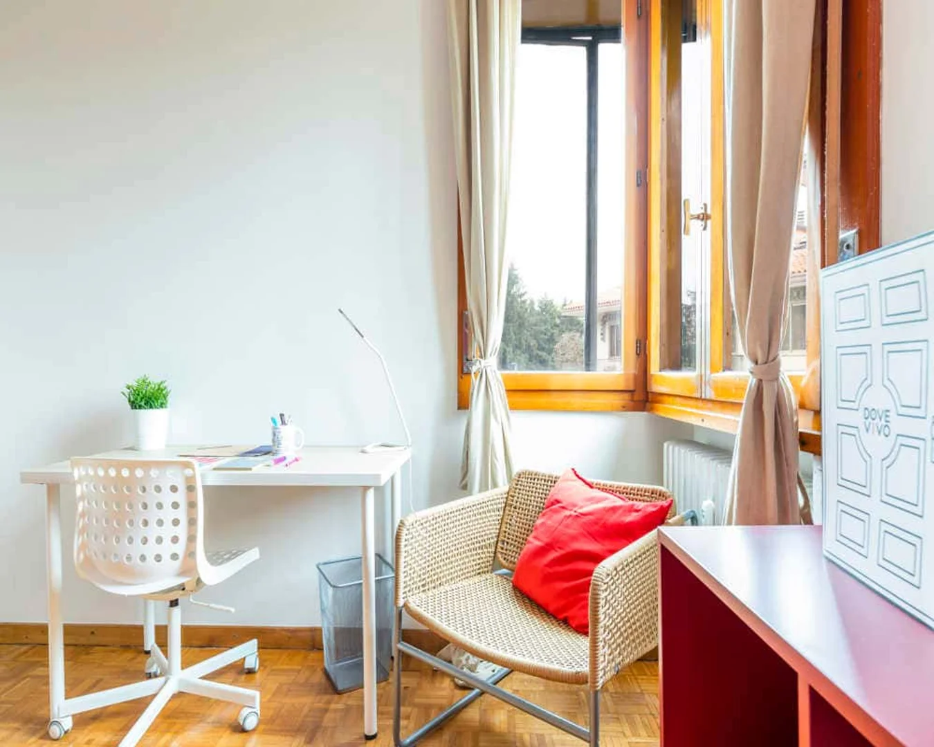 Functional student room perfect for studying in