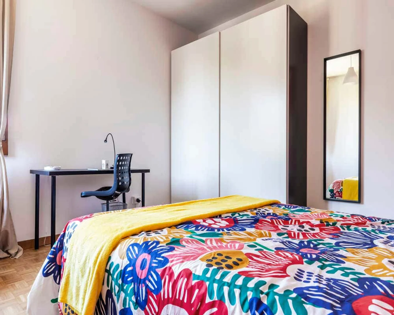Comfortable and spacious student room in