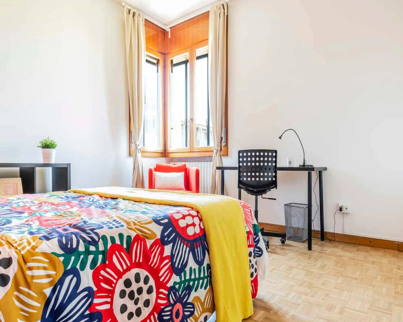 Cozy room for students available in