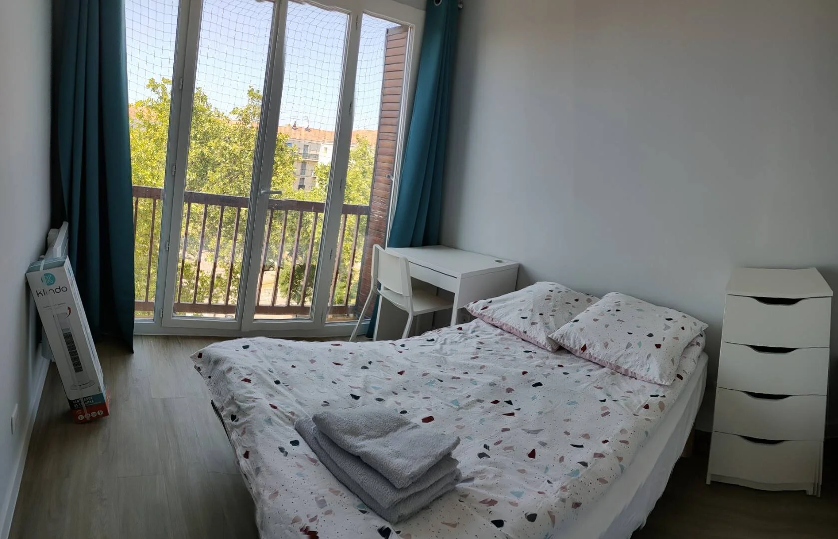 Bright and airy student room with easy university access in 