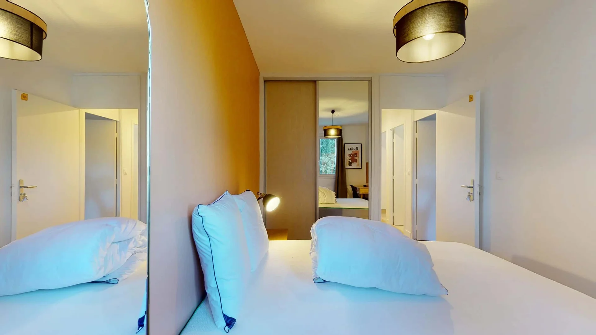 Student-friendly room in  with modern amenities