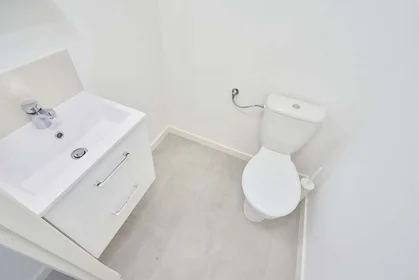 Stanza privata in 15 Pl. Nouvelle Aventure, 59000 Lille, France, immagine 7 di 22