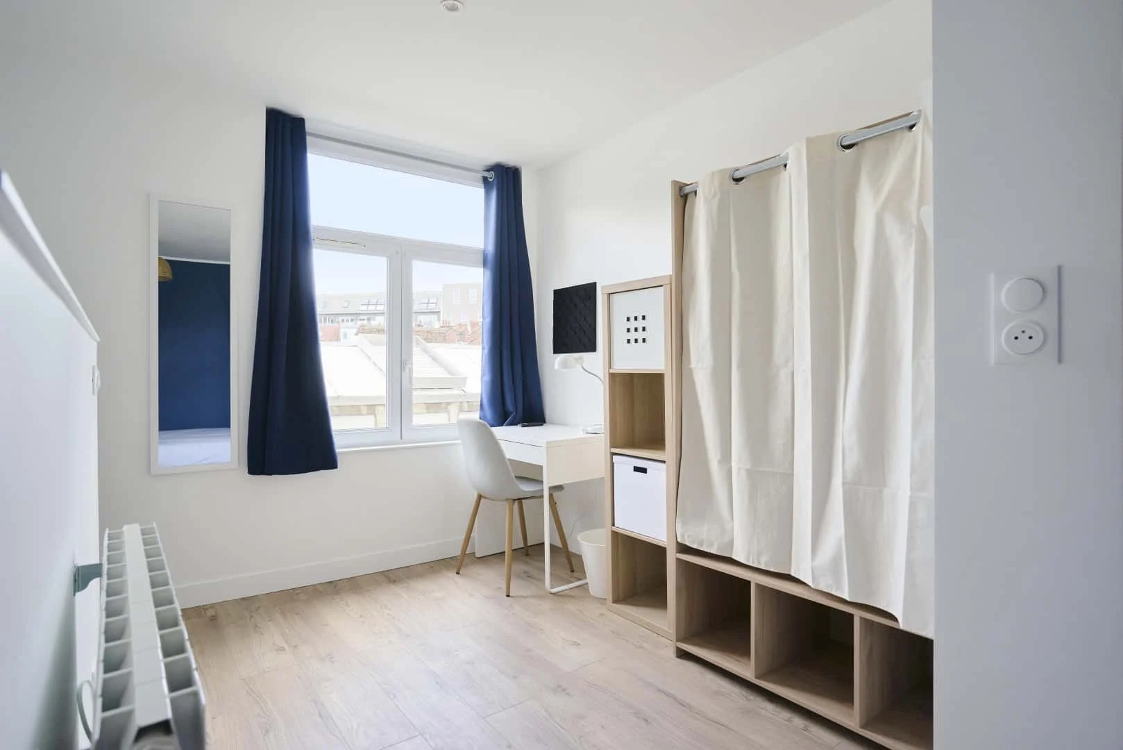 Funktionelles Studentenzimmer perfekt zum Studieren in 