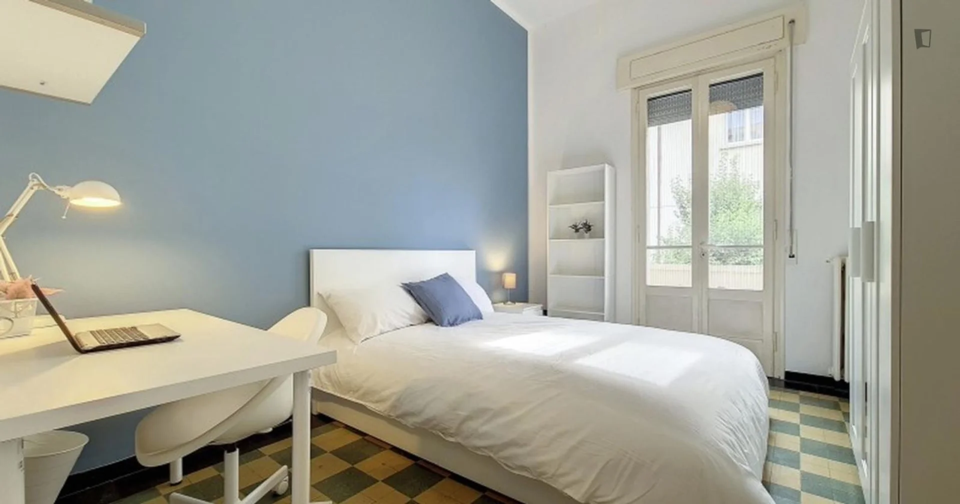 Affordable room for students with ample lighting in 
