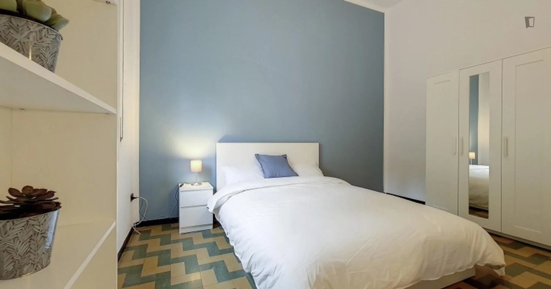 Comfortable and spacious student room in 