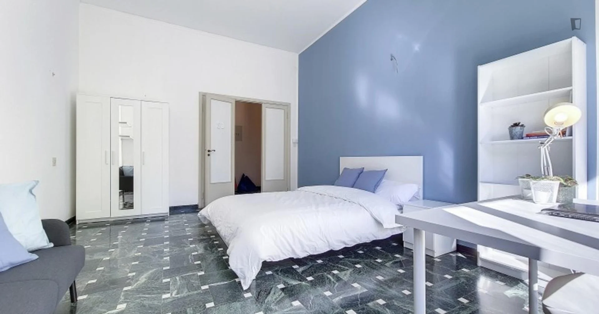 Quarto amigo do estudante em com comodidades modernas