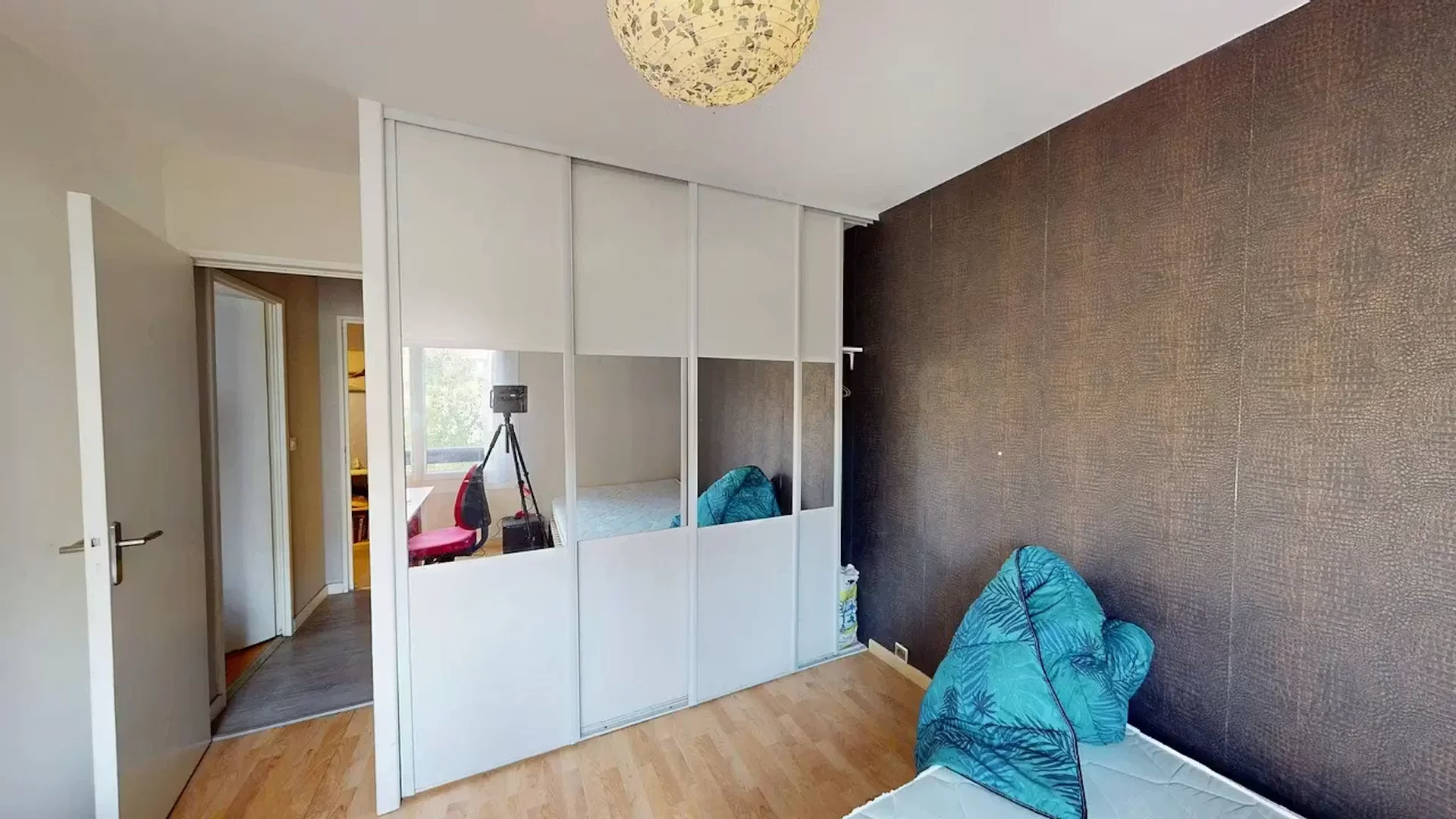 Quarto para alugar em apartamento de estudantes em , totalmente mobilado