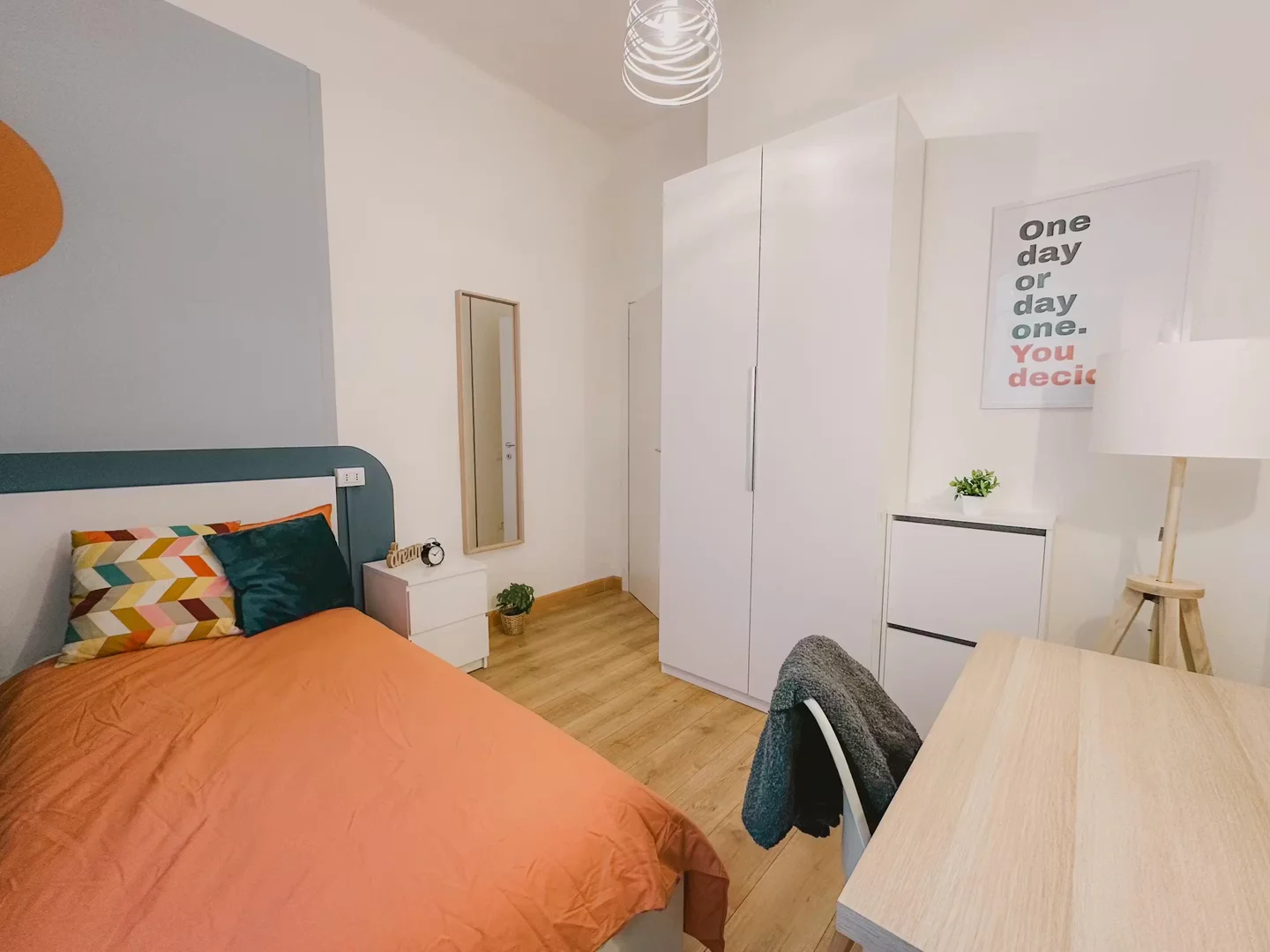 Habitación estudiantil económica con ubicación conveniente en