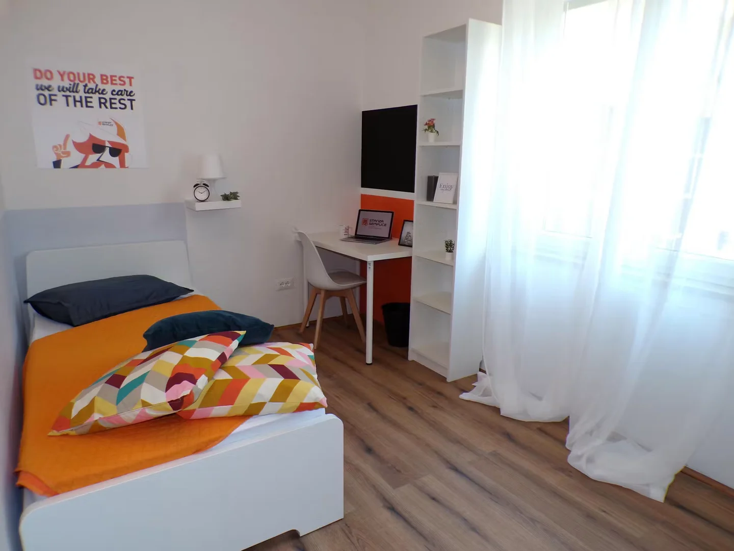 Chambre conviviale pour les étudiants dans avec des équipements modernes