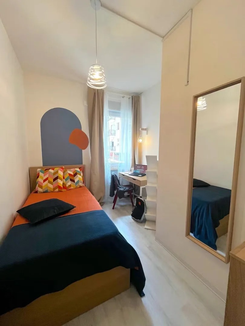 Habitación estudiantil económica cerca del campus en 