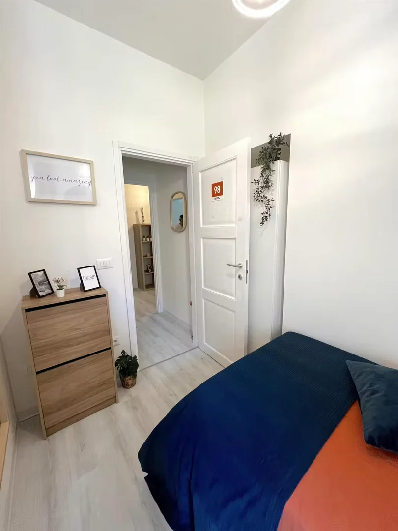 Habitación en apartamento estudiantil en alquiler en , completamente amueblado
