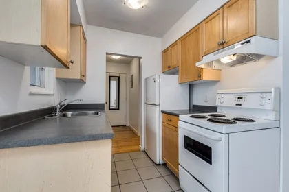 Apartamento inteiro em residência em W 8th Ave, Vancouver, BC V6J 1W2, Canada, imagem 32 de 49