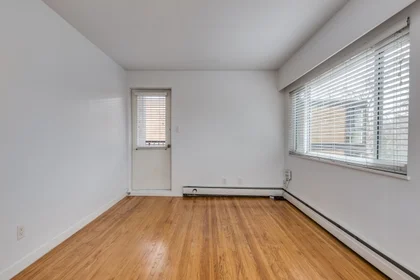 Apartamento inteiro em residência em W 8th Ave, Vancouver, BC V6J 1W2, Canada, imagem 37 de 49