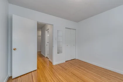 Apartamento inteiro em residência em W 8th Ave, Vancouver, BC V6J 1W2, Canada, imagem 44 de 49
