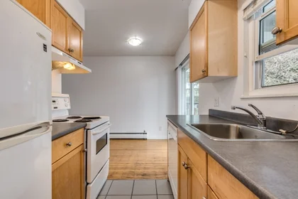 Apartamento inteiro em residência em W 8th Ave, Vancouver, BC V6J 1W2, Canada, imagem 47 de 49