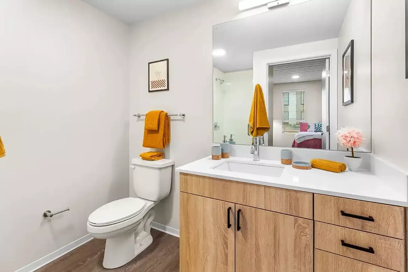 Comfortable and spacious student room in 