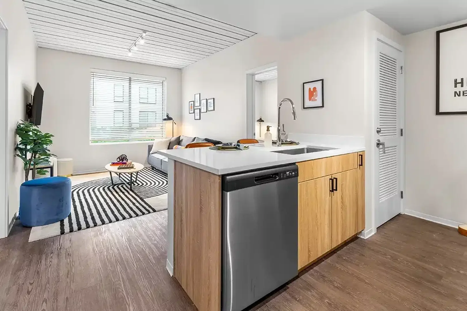 Bright and airy student room with easy university access in 