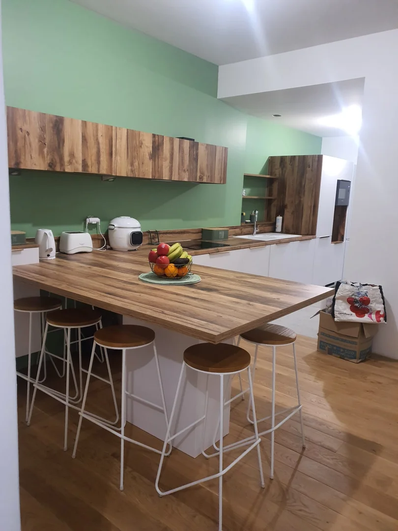 Room for rent in student apartment in , fully furnished