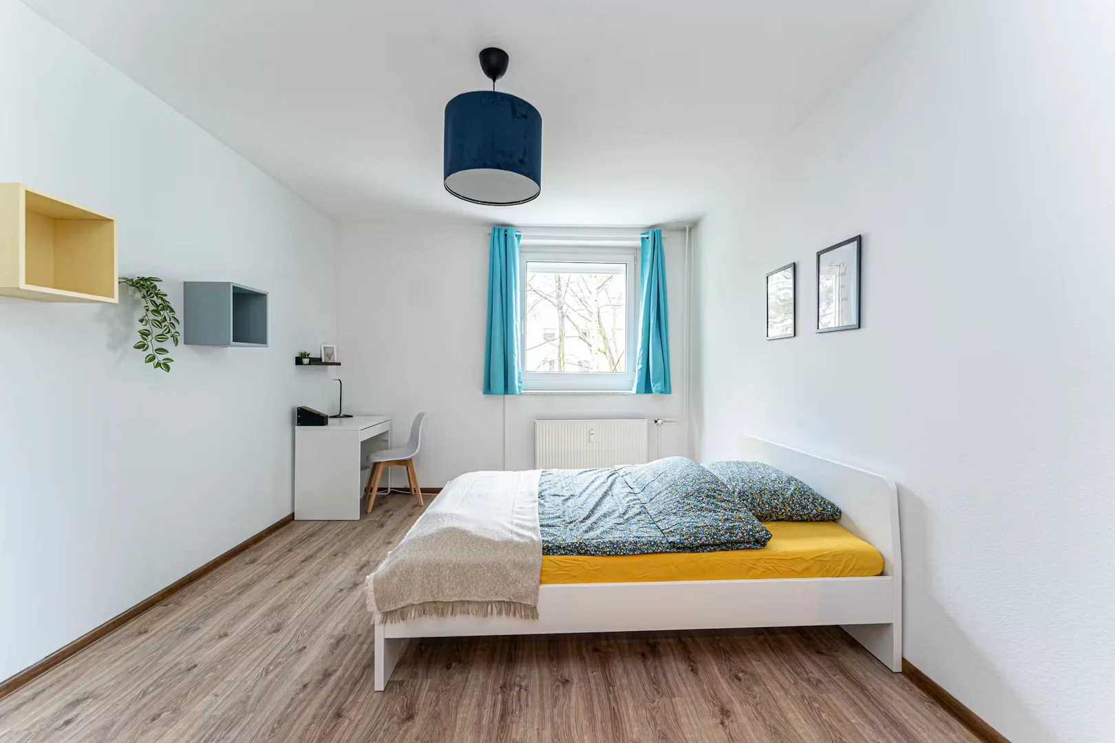 Quarto de estudante confortável e espaçoso em 