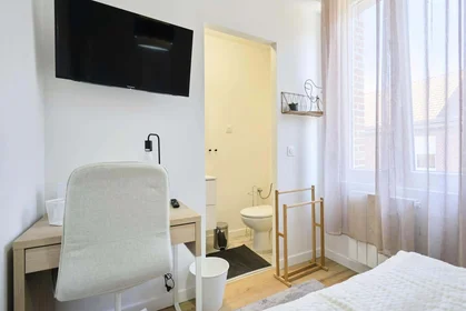Habitación privada en 67 Rue du Général Barbou, 80000 Amiens, France, imagen 3 de 16