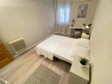 Private room at C. de Francia, 8, 28943 Fuenlabrada, Madrid, Spain, image 3 of 17