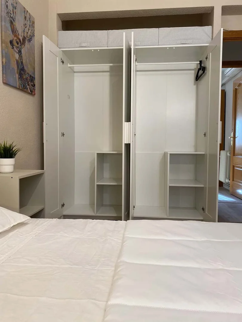 Functional student room perfect for studying in