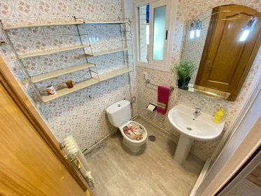 Private room at C. de Francia, 8, 28943 Fuenlabrada, Madrid, Spain, image 11 of 15