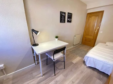 Private room at C. de Francia, 8, 28943 Fuenlabrada, Madrid, Spain, image 3 of 15